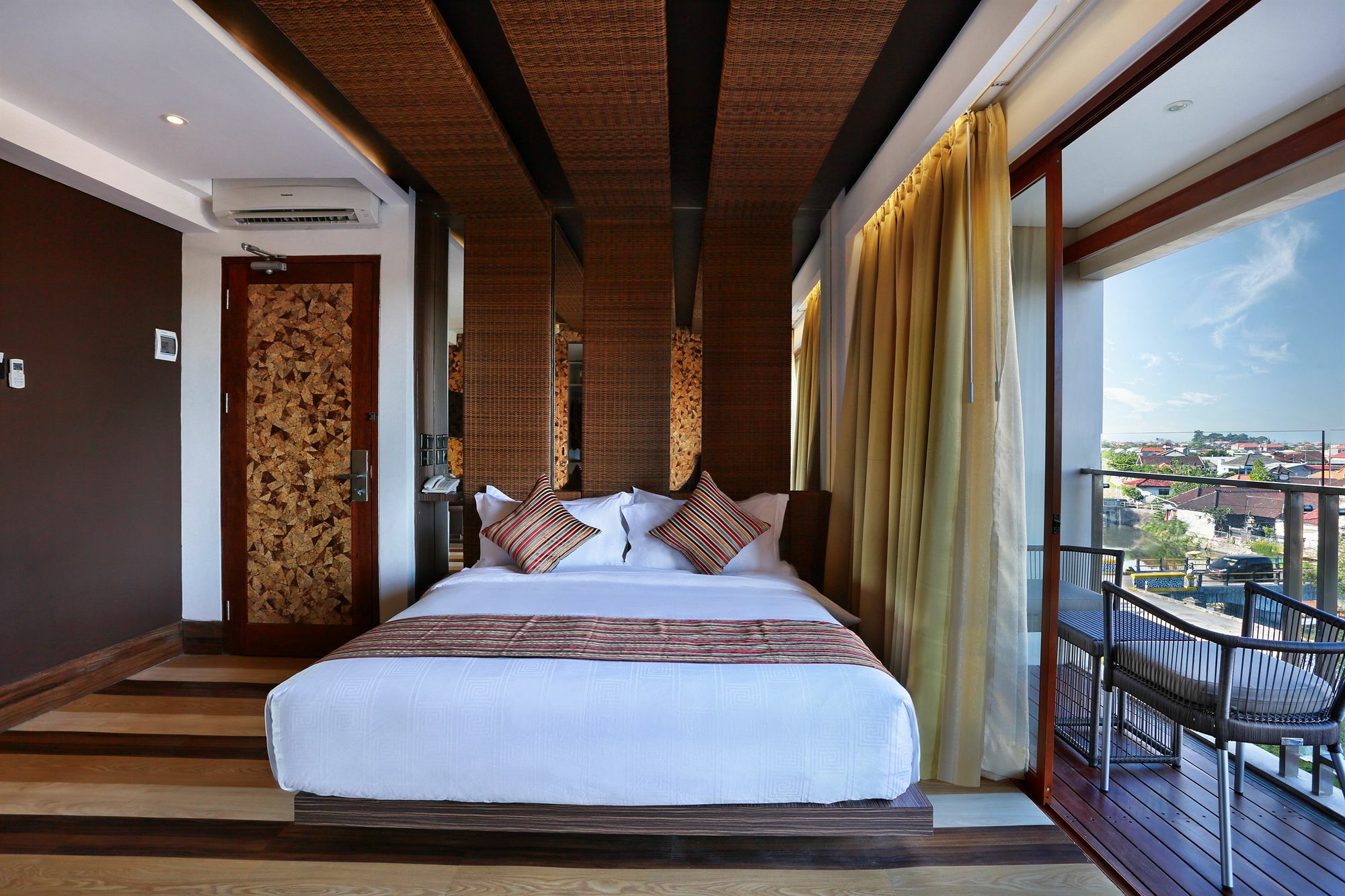 Mega Boutique Hotel Кута Экстерьер фото